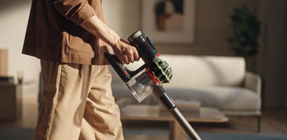 Dyson V8 Cyclone - Aspiradora sin Cable – 150 AW, 60 min de autonomía, Cepillo Motorbar con tecnología antienredos, Accesorio multifunción rinconera